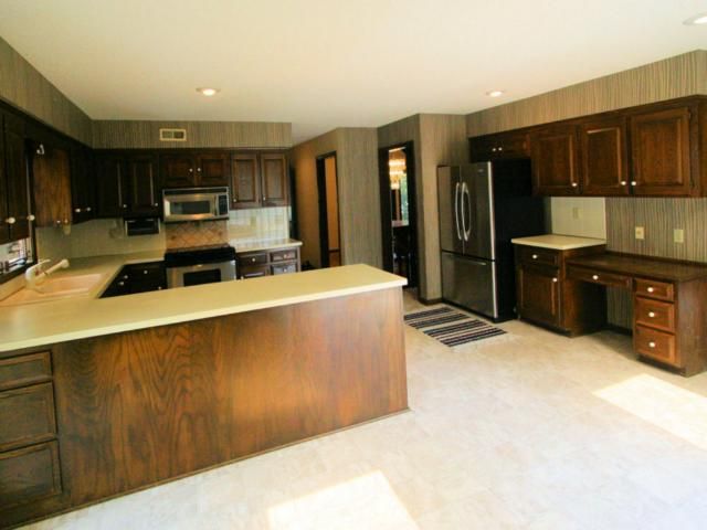 10615 W 108th Ter, Overland Park, KS 66210