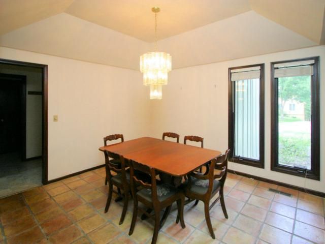 10615 W 108th Ter, Overland Park, KS 66210