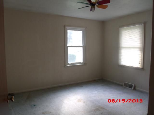 615 E Elm St, Hardin, MO 64035