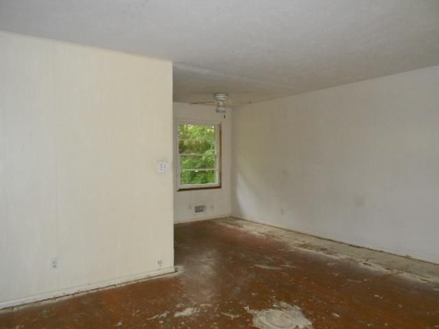 3812 E 47th Ter, Kansas City, MO 64130
