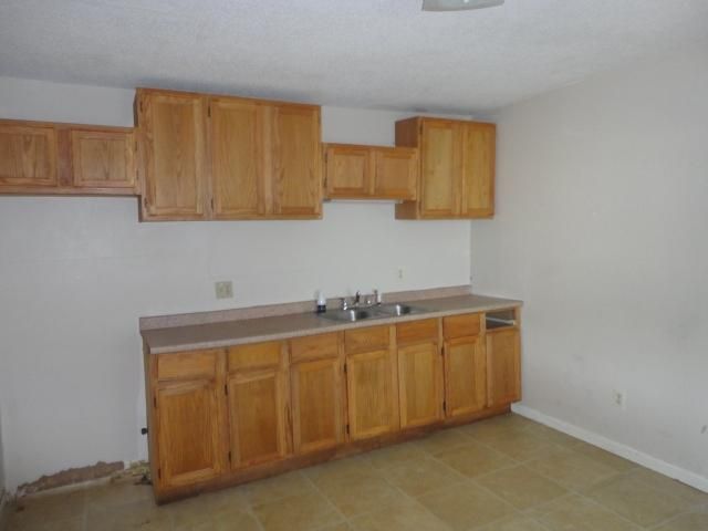 5223 E 54th St, Kansas City, MO 64130