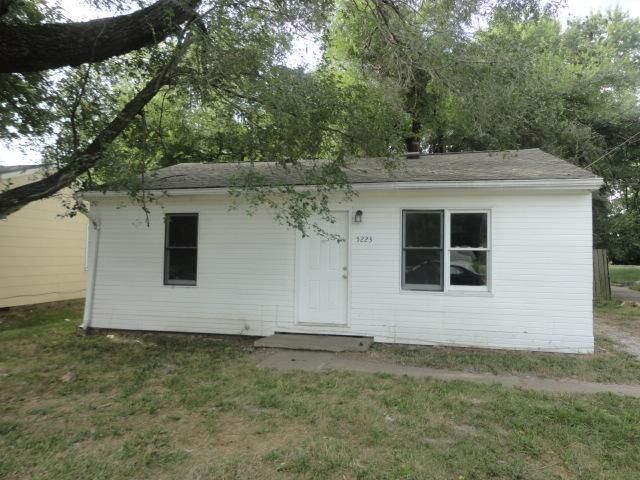 5223 E 54th St, Kansas City, MO 64130
