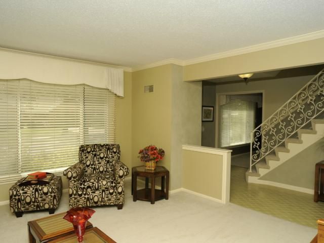 6118 W 90th Ter, Overland Park, KS 66207