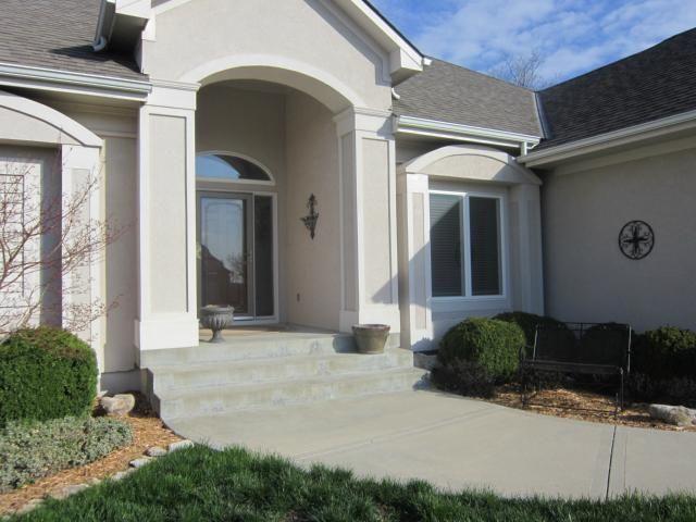 1720 S Ann Ct, Independence, MO 64057