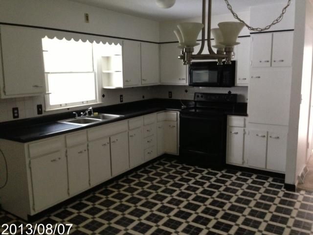 1108 Washington St, Weston, MO 64098