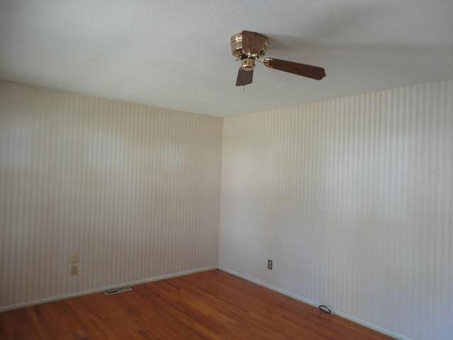6007 E 95th Ter, Kansas City, MO 64134