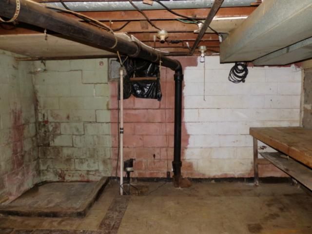 105 N Central St, Buckner, MO 64016