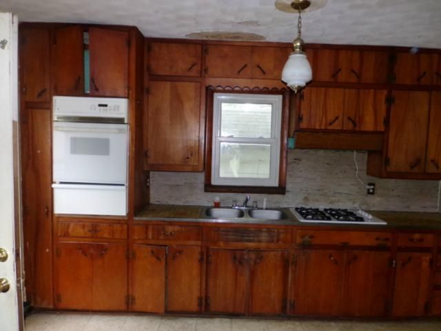 105 N Central St, Buckner, MO 64016