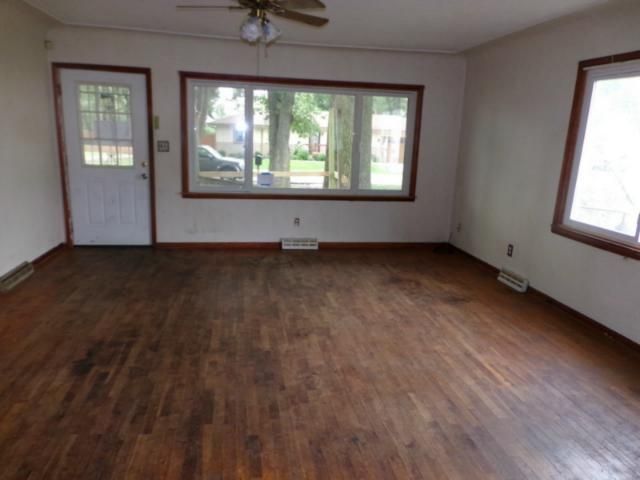 105 N Central St, Buckner, MO 64016