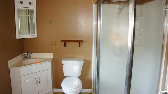 22725 Hatchell Rd, Tonganoxie, KS 66086