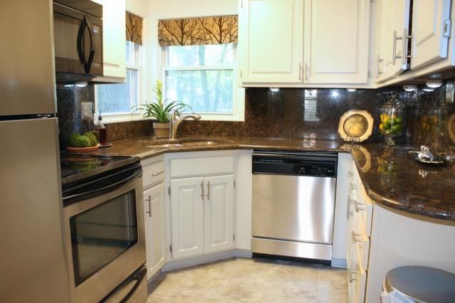 8107 Mackey St, Overland Park, KS 66204