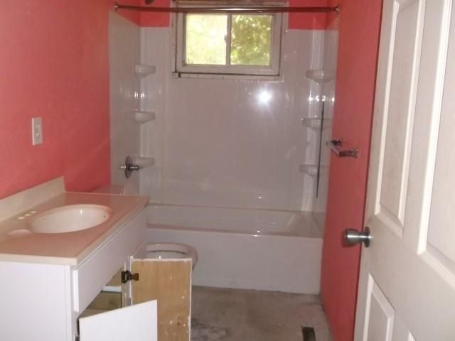 6111 E 150th St, Grandview, MO 64030