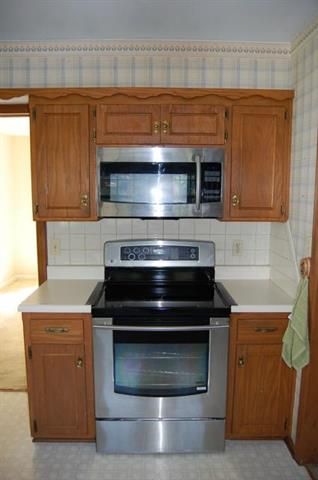 9350 Lowell St, Overland Park, KS 66212