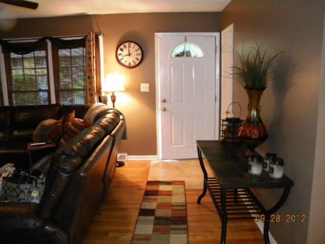8035 Yecker Ave, Kansas City, KS 66109