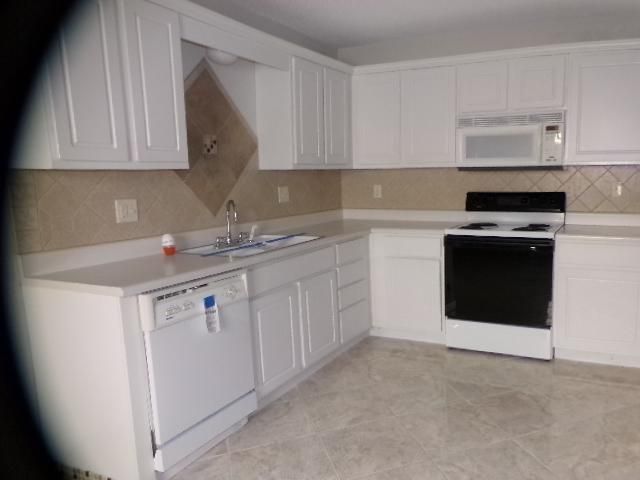 15421 E 48th St, Kansas City, MO 64136