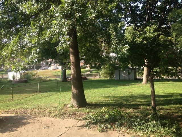806 NE 67 Pl, Gladstone, MO 64118