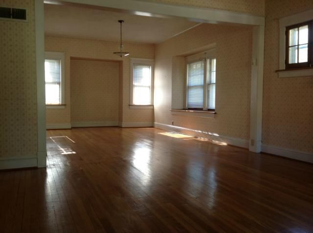 4200 Roanoke Rd, Kansas City, MO 64111