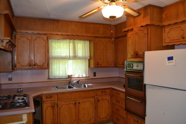 8615 E 30th Ter, Kansas City, MO 64129