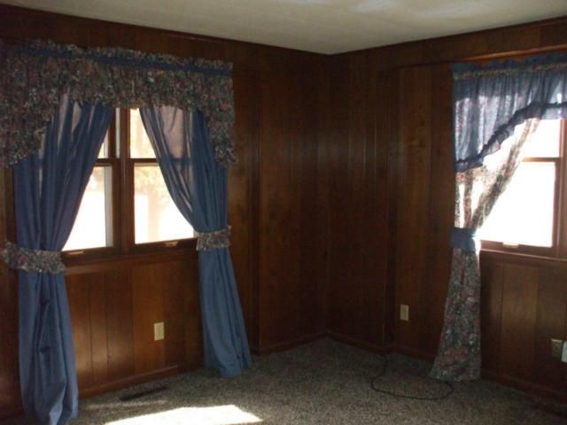 825 N 7th St, Atchison, KS 66002