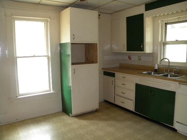 726 Locust St, Lawrence, KS 66044