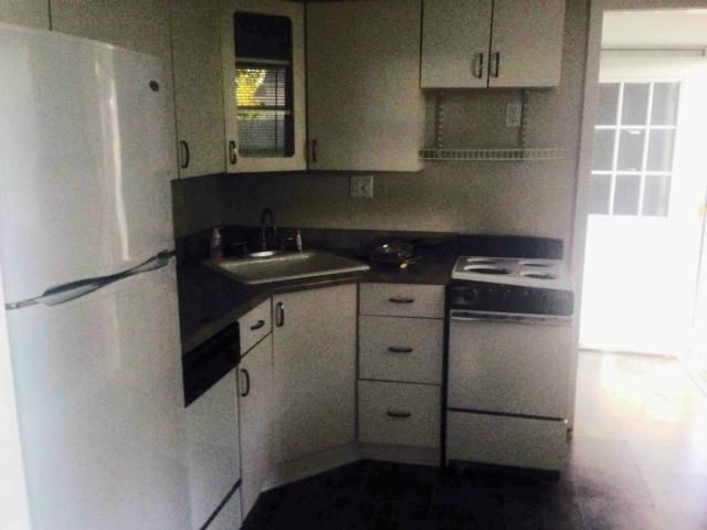 102 SW 4th St, Lee's Summit, MO 64063