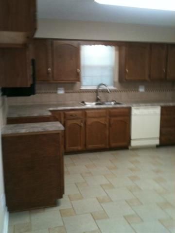 3817 E 68th St, Kansas City, MO 64132