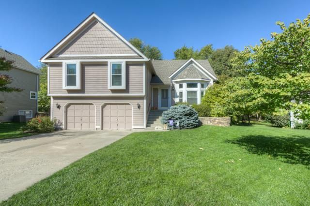 7612 W 155th St, Overland Park, KS 66223
