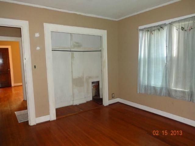 929 E 76th Ter, Kansas City, MO 64131