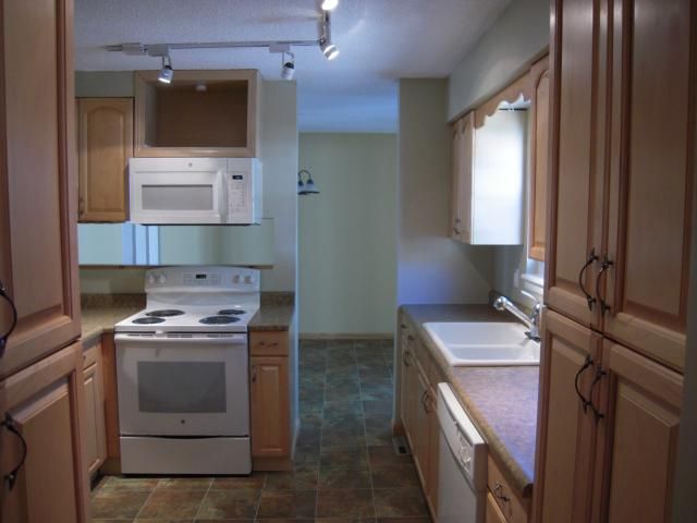 8035 N Stoddard Ave, Kansas City, MO 64152