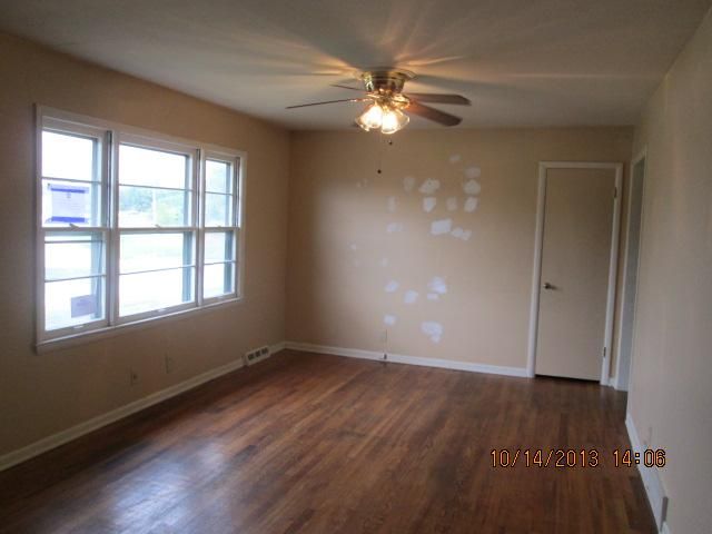 5208 E Red Bridge Rd, Kansas City, MO 64137
