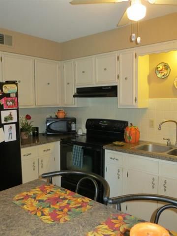 5919 Robinson Ln, Overland Park, KS 66202