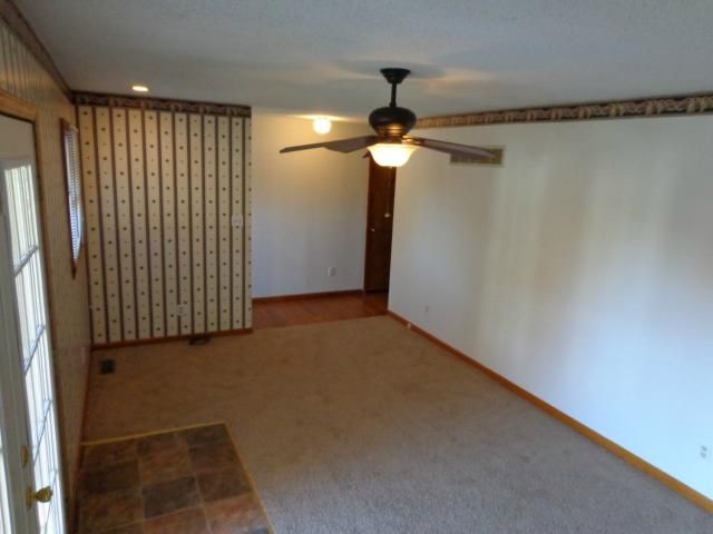 4920 Appleton Ave, Kansas City, MO 64133