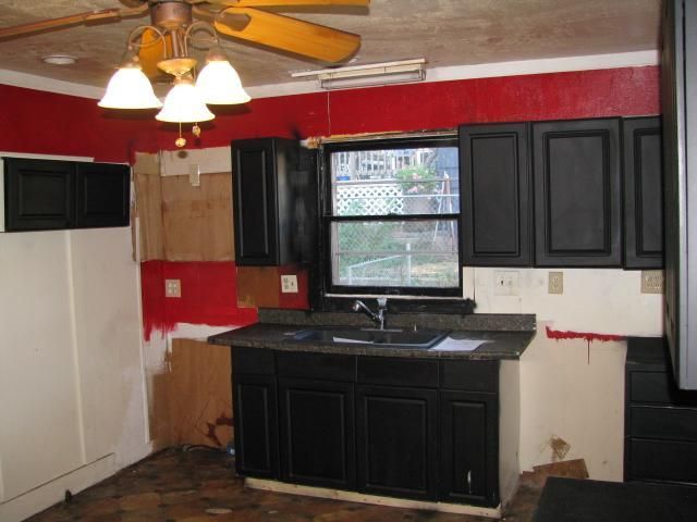 7911 E 48th St, Kansas City, MO 64129