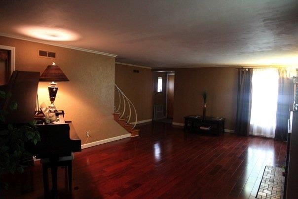 1152 E 78th St, Kansas City, MO 64131