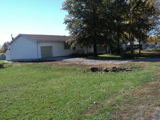 606 E 11th St, Lyndon, KS 66451