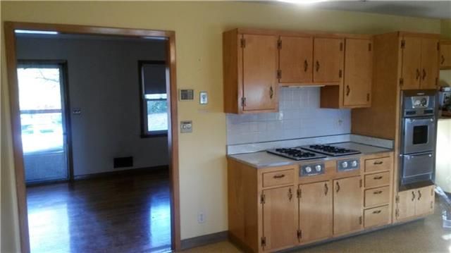 1801 NE 50th St, Kansas City, MO 64118