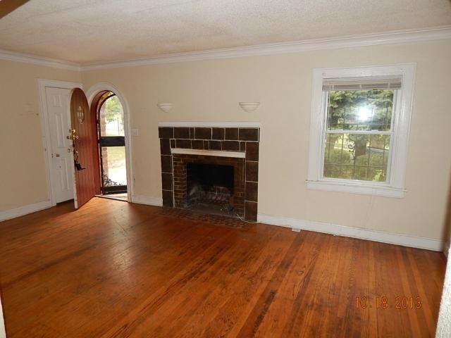 3317 E 51st St, Kansas City, MO 64130
