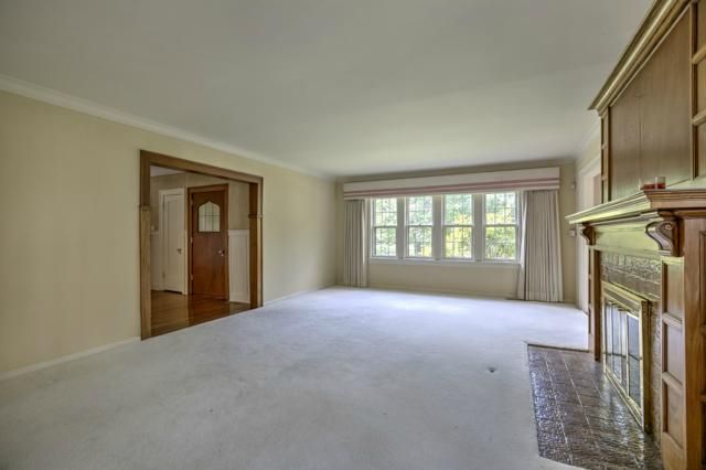 833 W 57th Ter, Kansas City, MO 64113