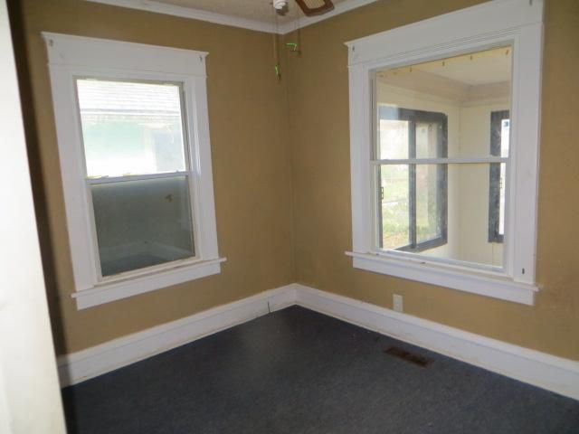 8620 Thompson Ave, Independence, MO 64125