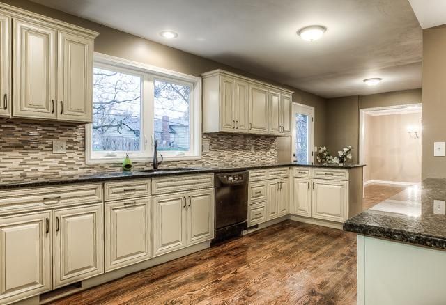 5611 W 98th Pl, Overland Park, KS 66207