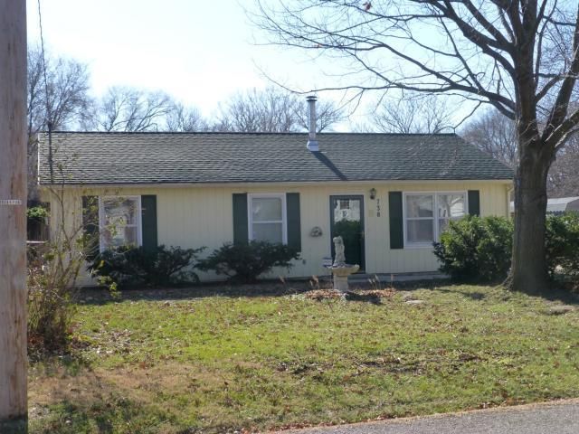 738 Lake St, Lawrence, KS 66044