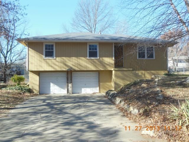 1802 S Oak St, Oak Grove, MO 64075