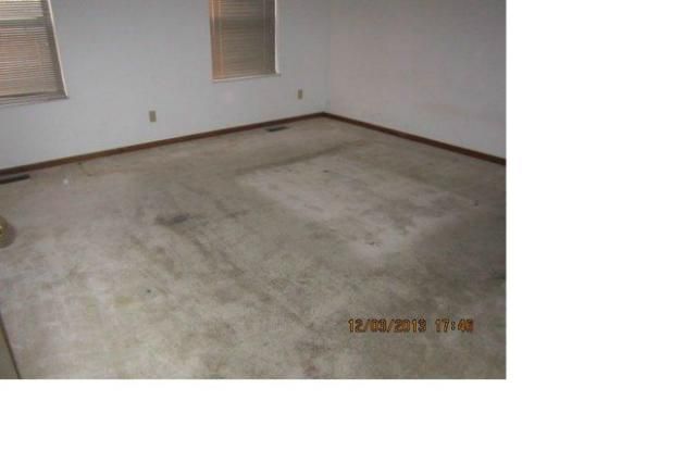 7108 NW Rhode Ave, Kansas City, MO 64151