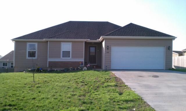 927 Bluestem Dr, Baldwin City, KS 66006