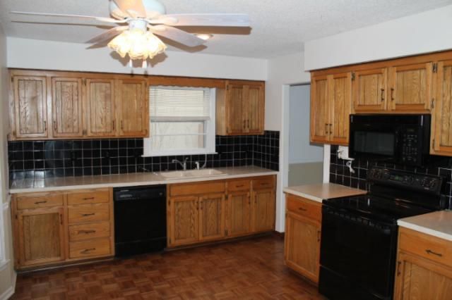 14722 W 94th St, Lenexa, KS 66215