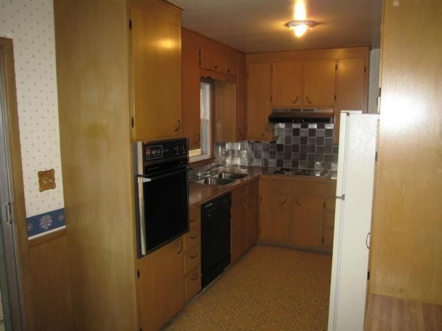 4704 E 110th St, Kansas City, MO 64137
