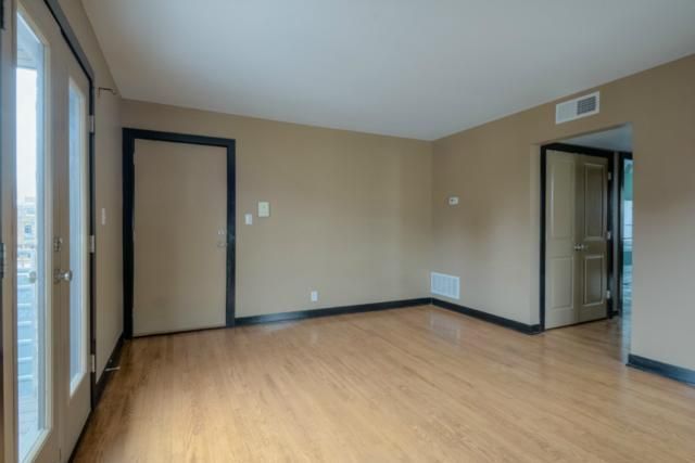4524 Broadway 3n Blvd, Kansas City, MO 64111
