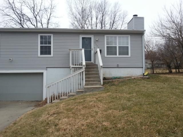 9202 Walnut St, Kansas City, MO 64114