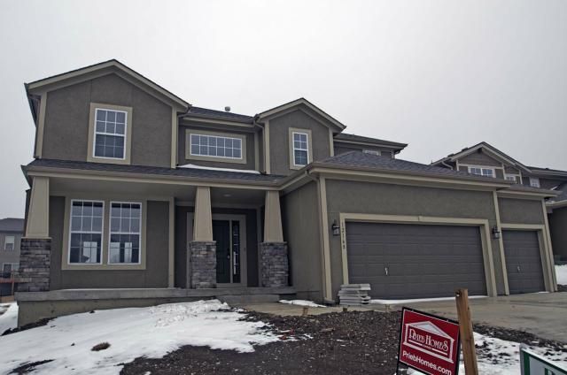 23625 W 52nd St, Shawnee, KS 66226