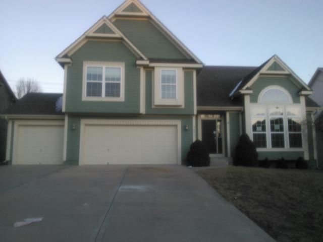 5821 Millbrook St, Shawnee, KS 66218